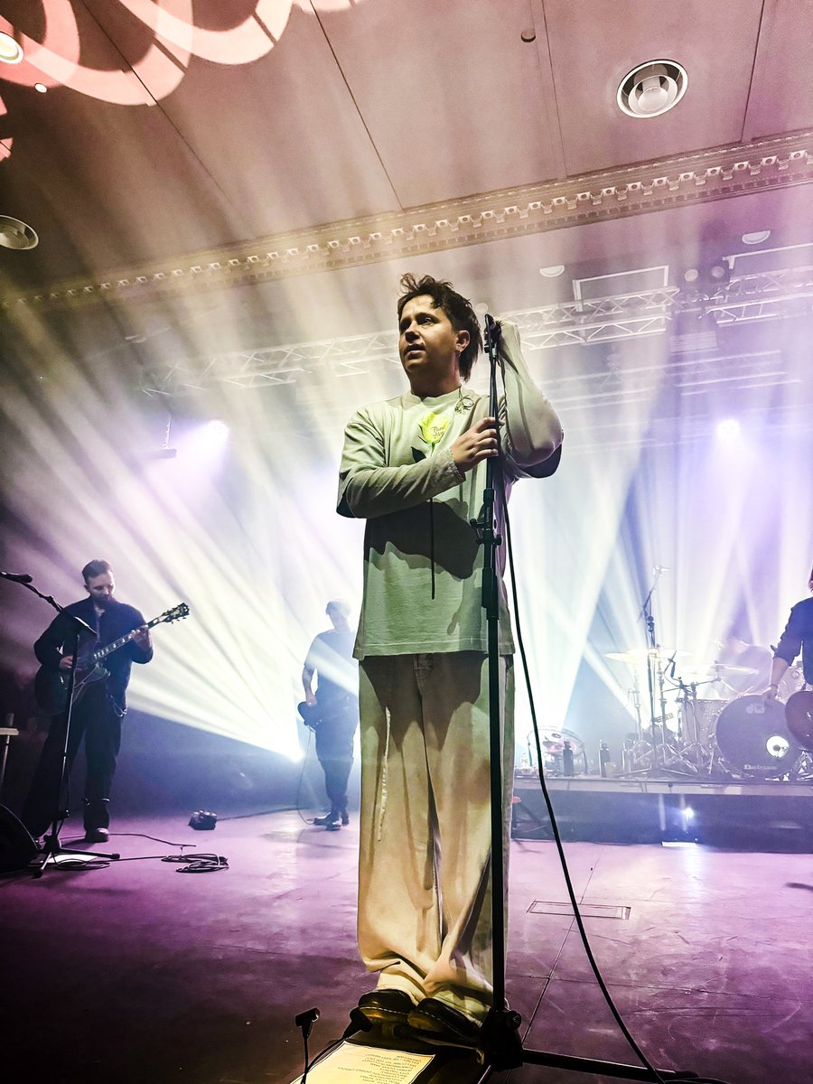 :: Dayna :: tweet media