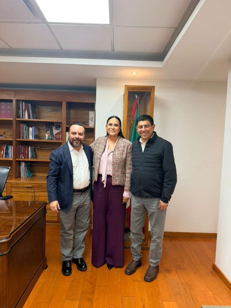 Nos reunimos con nuestra amiga <a href="/A_MontielR/">Ariadna Montiel Reyes</a>, secretaria de Bienestar del Gobierno Federal, para dar seguimiento a los programas de bienestar en Oaxaca.

Nos acompañó el secretario de Gobierno, <a href="/jesusromerooax/">Jesús Romero (El Mero Mero)</a>. Pronto daremos a conocer la inversión para nuestro estado.