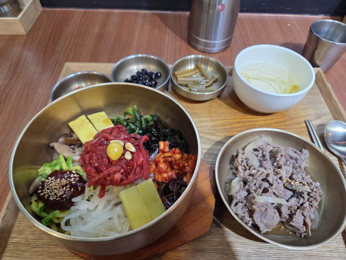 명절선물 보내러 백화점
한우값은 더 오르고
과일값은 내렸네
한우에 금 칠했나