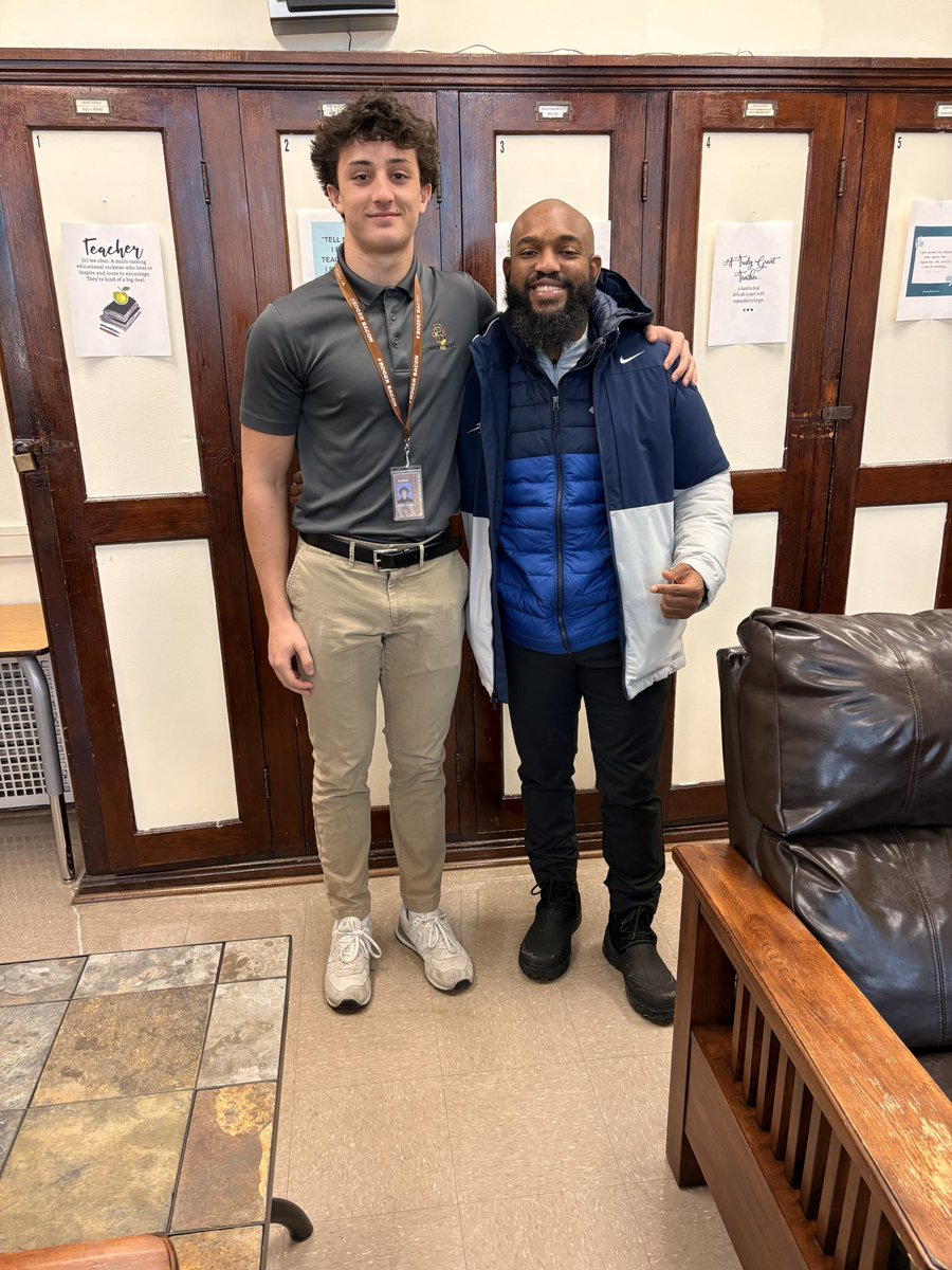 MurphyNolen's tweet image. Thank you @CoachJones_25 and @ToledoFB for the visit at school today.