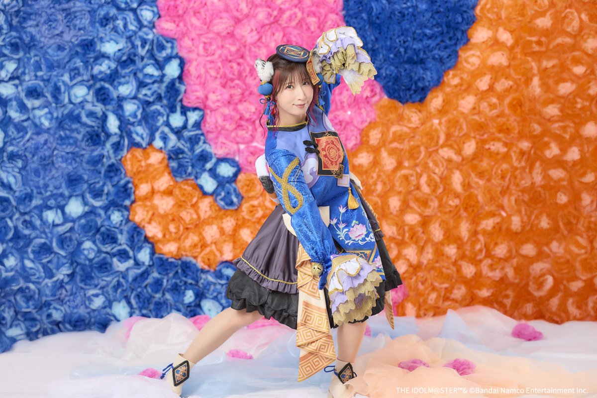 imas_CGofficial's tweet image. 🧵#デレミリ衣装展🪡
⌢⌢⌢
デレステ10thツアー
　メモブオフショット公開🎀
　　　　　　⌢⌢⌢
展示会では実物衣装を見ることができますよ✨ 
#前川みく 役
#高森奈津美 さん

👇衣装展詳細情報公開中🌈
idolmaster-official.jp/live_event/cos…