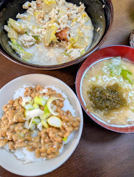 今朝はいい天気だけど午後から雪かもって言ってるんで洗濯は中止。今日は買い物以外は外に出ないだろうからいいけど。
ツー訳で朝は納豆。 