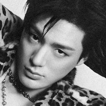 sweet2jj's tweet photo. 이게 다 한 사람에게서 나올 수 있는 눈빛이라는 것도 좋아 https://t.co/VDtfeIxdc3
