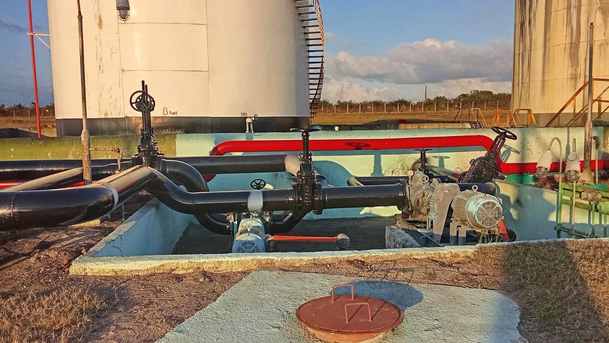 La DTCC Las Tunas más vistosa en Saludo al Centenario de Nuestro Comandante en Jefe Fidel Castro Ruz. Compromiso, dedicación  después del trabajo realizado por la brigada de anticorrosivo de nuestra división .💪👏👏👏
#empetdivstgo 
#PetrolerosPorCuba 
#SantiagodeCuba