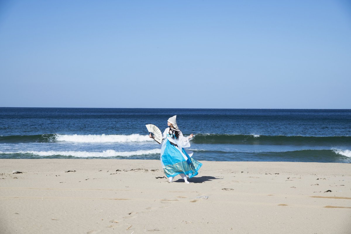 몇년 전의 날아갈 뻔했던 겨울바다 한복촬영....🌊