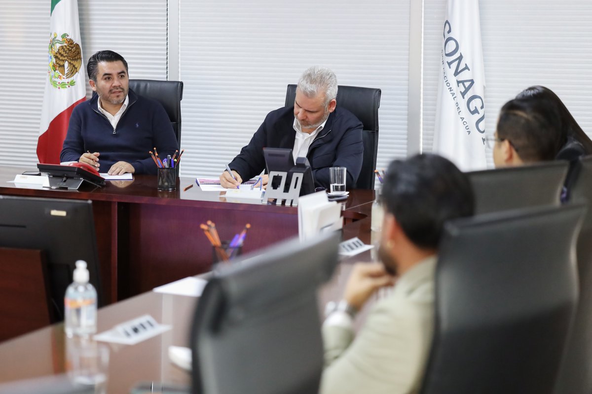 Efrainmoralesl's tweet photo. Hoy tuvimos una buena reunión de trabajo con el gobernador de Michoacán, @ARBedolla. https://t.co/B2QJ6U4SO2