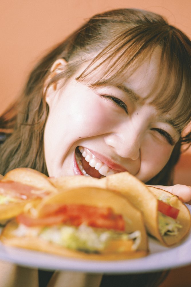 【公式】吉川ひより1st写真集 『ひよりんっぽ』3/18発売 tweet media