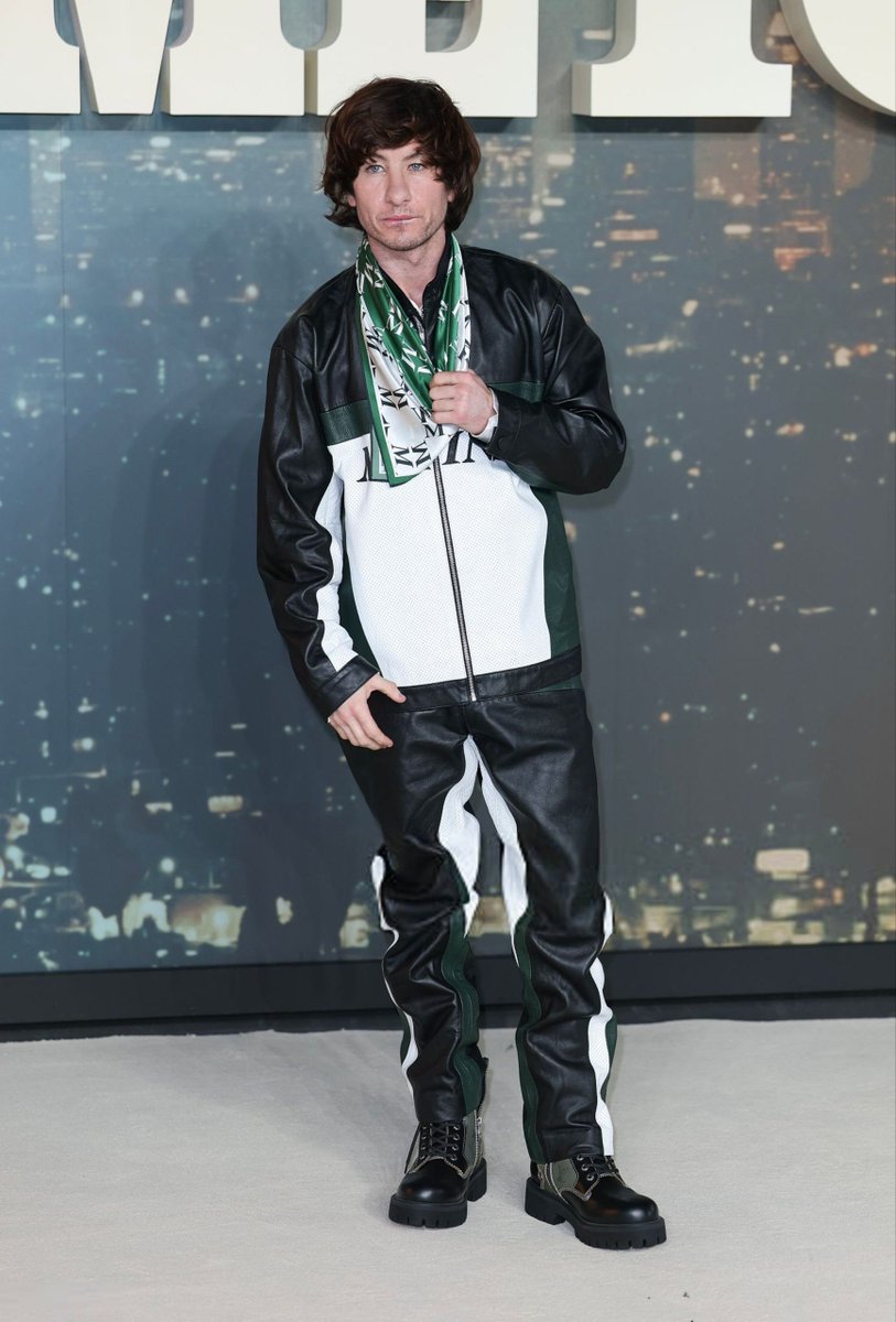 forumbunklr's tweet image. FICAMOS ATÉ SEM PALAVRAS: O ator Barry Keoghan aparece em Londres desse jeito aí e ASSUSTA um pouco a web.