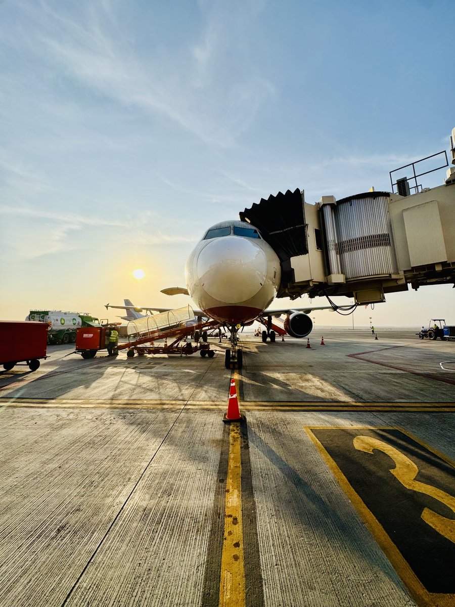 tweetpratikm's tweet photo. Golden hour at Rajkot’s Hirasar International airport. Flying back to Mumbai on #VTPPW #a321Ceo. Flying time of 58mins, covering a distance of 321nm @ FL310 m.77 #airbus #a321Ceo #lifeontheramp #cfm #cfm565B3 #ai2786 https://t.co/siqUhz1usE