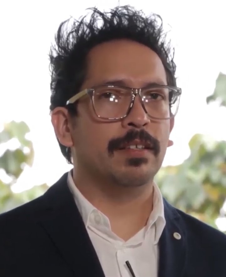 Frank enterándose que Chicho se va pal verde