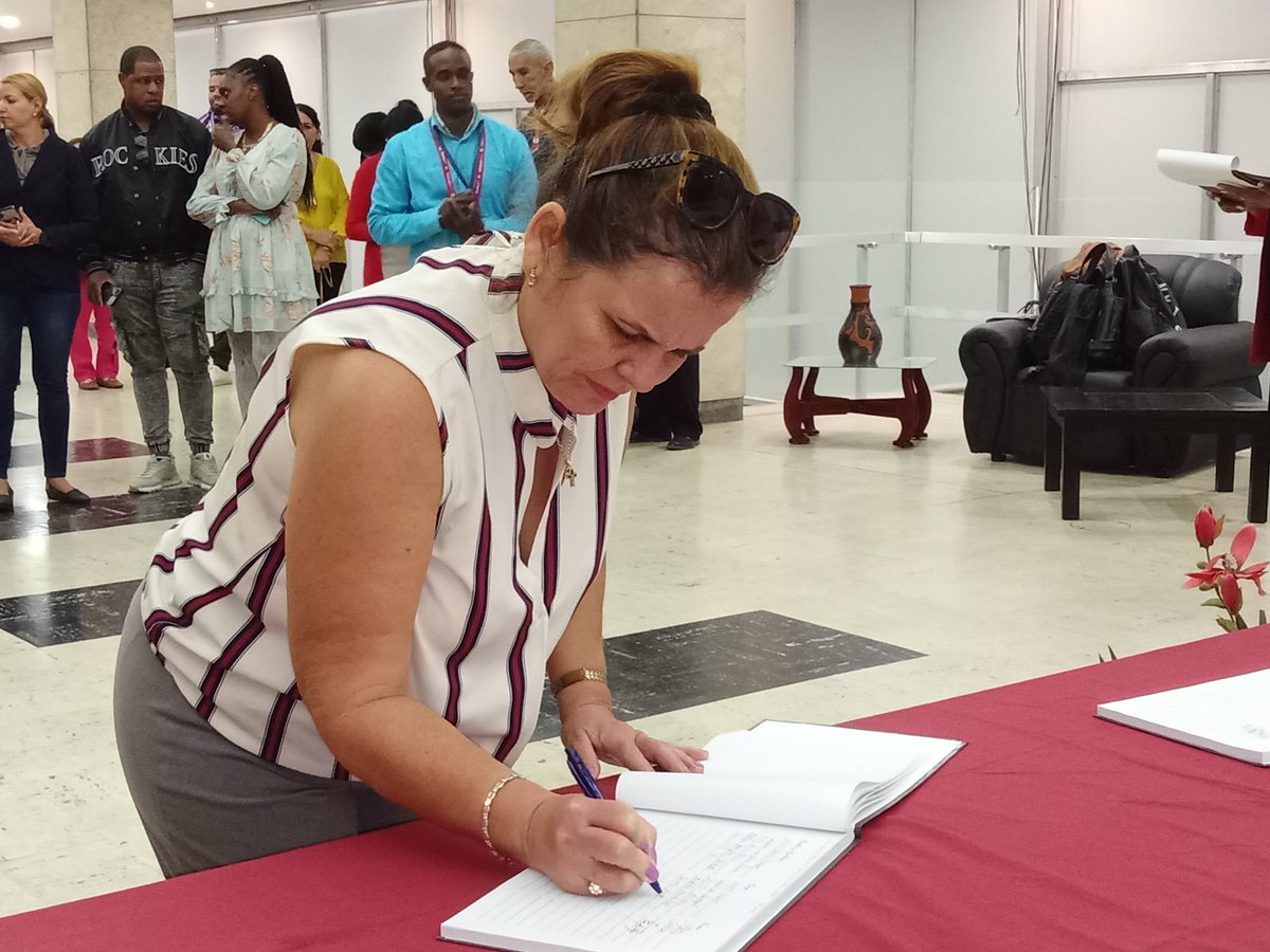Cubapetroleo1's tweet image. Hoy, los auditores de CUPET firmaron su Código de Ética, un pacto moral que define cada auditoría como un acto de integridad y justicia.
#Auditoría
#Ética  #PetrolerosPorCuba
#Cuba