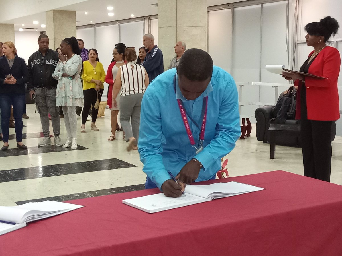 Cubapetroleo1's tweet image. Hoy, los auditores de CUPET firmaron su Código de Ética, un pacto moral que define cada auditoría como un acto de integridad y justicia.
#Auditoría
#Ética  #PetrolerosPorCuba
#Cuba