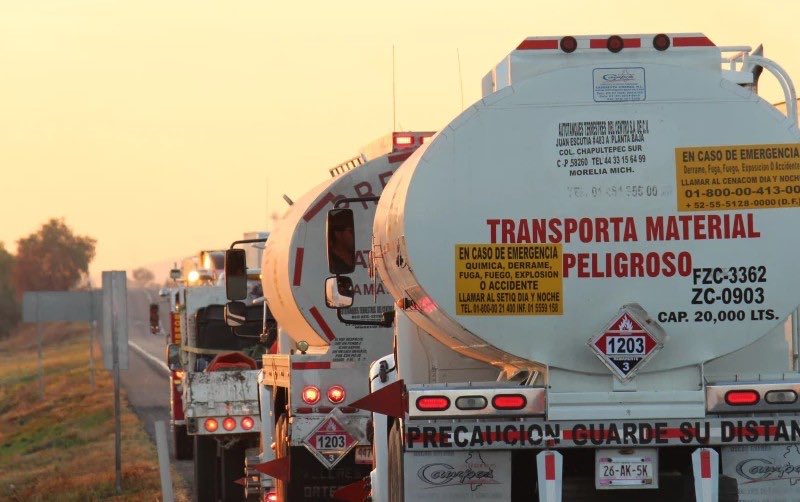 CarlosTorresF_'s tweet image. 🚨 ¡Qué escándalo! 💥 

La espía e impresentable @ErnestinaGodoy_ desquitando el sueldo para lo que fue impuesta.

Resulta que la dependencia a su cargo, no quiso entregar a una jueza federal  las carpetas de investigación que hay por el #HuachicolFiscal que involucran al…