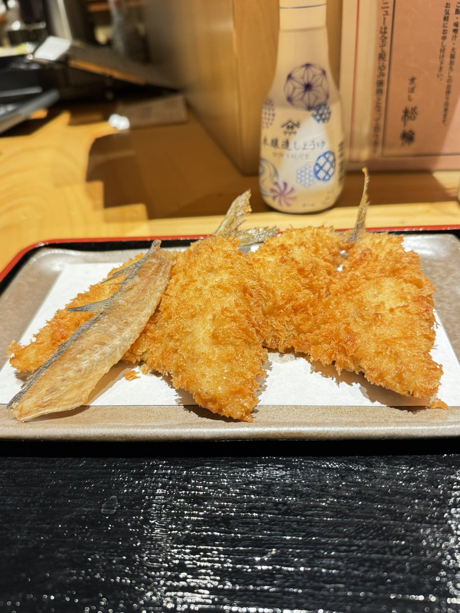 onzoooo's tweet image. 京橋松輪の鯵フライ定食
海鮮漬け小鉢

本日のおかわり
大根おろし
味噌汁
ご飯半分

#京ばし松輪