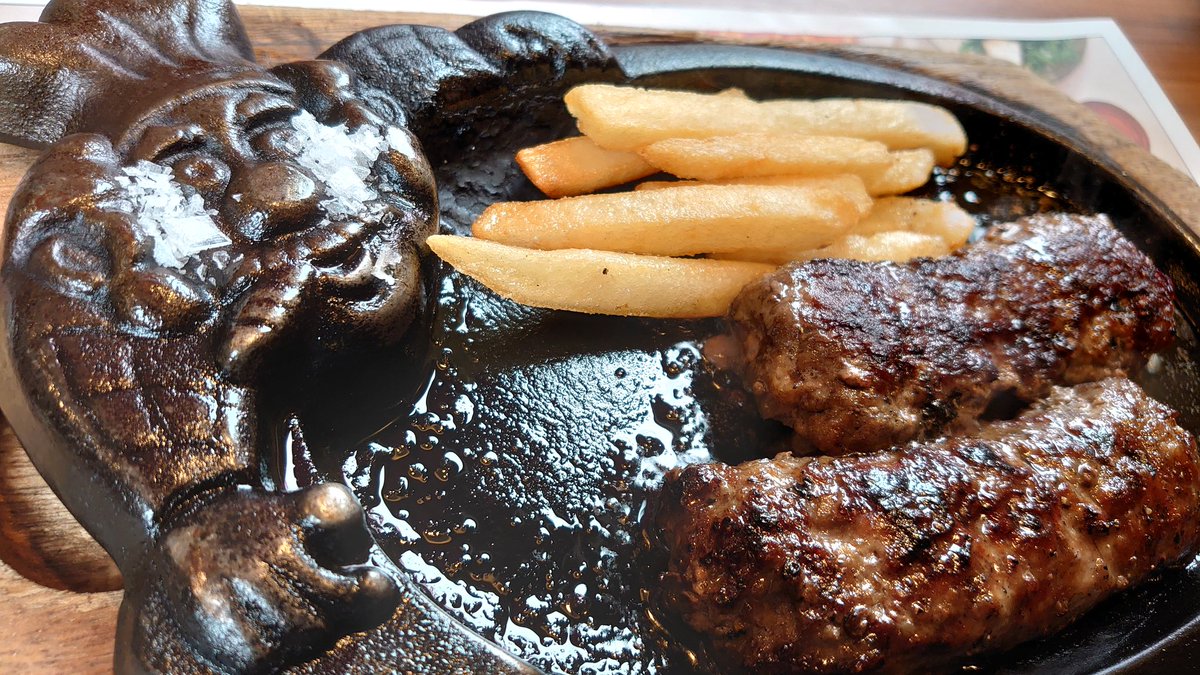 meoz's tweet image. ハンバーグッ！！
バースデーケーキッ！
フフフフフフフフッ
ブロンコビリーッ！
#ブロンコビリー
#ポケモンfit
#タマザラシ
#サンキューバースデークーポン