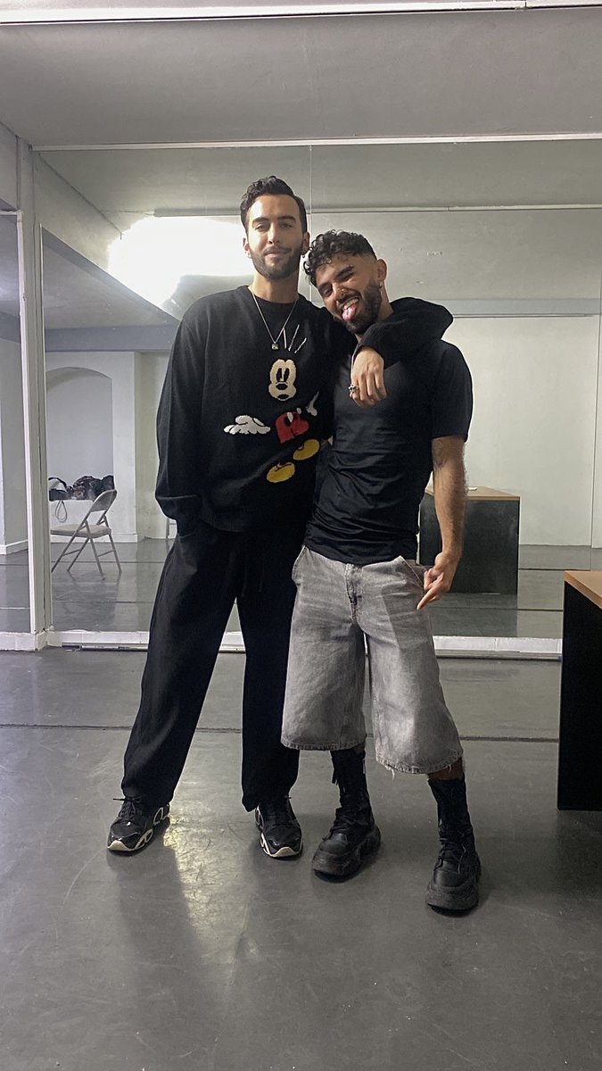 Que bello es volver a un personaje como “Alex” en Afterglow. Nos vemos pronto en el Teatro. Que rico trabajar con ustedes <a href="/JoaquinBondoni/">Joaquin Bondoni</a> <a href="/JuanRiosCantu/">Juan Ríos Cantú</a> 🫰🏻