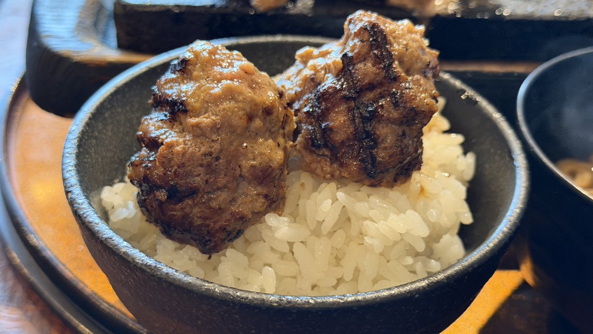 ore_meshi29's tweet image. 品川駅近くの"ジェネリックさわやか"、牛100%粗挽きハンバーグが肉肉しくて美味しい…ご飯おかわり自由で生卵付き、最後はソースかけたTKGで〆て満足！『ただハンバーグが食べたい』