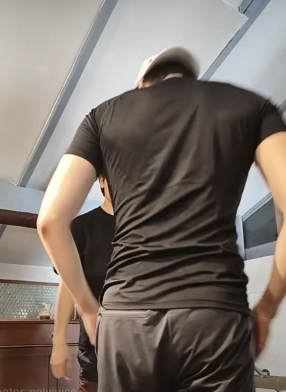 และนี่คือหุ่นของ CEO ร้าน NAVORI เราต้องปั้นแป้งขนมเปี๊ยะกี่ก้อนถึงจะมีหุ่นที่ดีแบบ CEO คะ 😭🙏