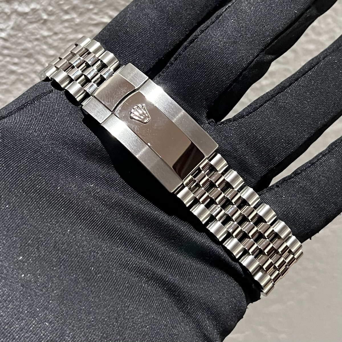 909kyoto's tweet photo. ロレックス デイトジャスト41
商品番号:267371
Ref.126300 シルバー ジュビリーブレスレット
年式:2021年製
SPEC:41mmケース/SS/自動巻き
付属品:保証書・BOX
https://t.co/E1xIgctsqh
ストックリスト
https://t.co/vkeMjOswQ8
#ROLEX #デイトジャスト41 #Ref126300 #クォーク https://t.co/KDsxTNCpkY