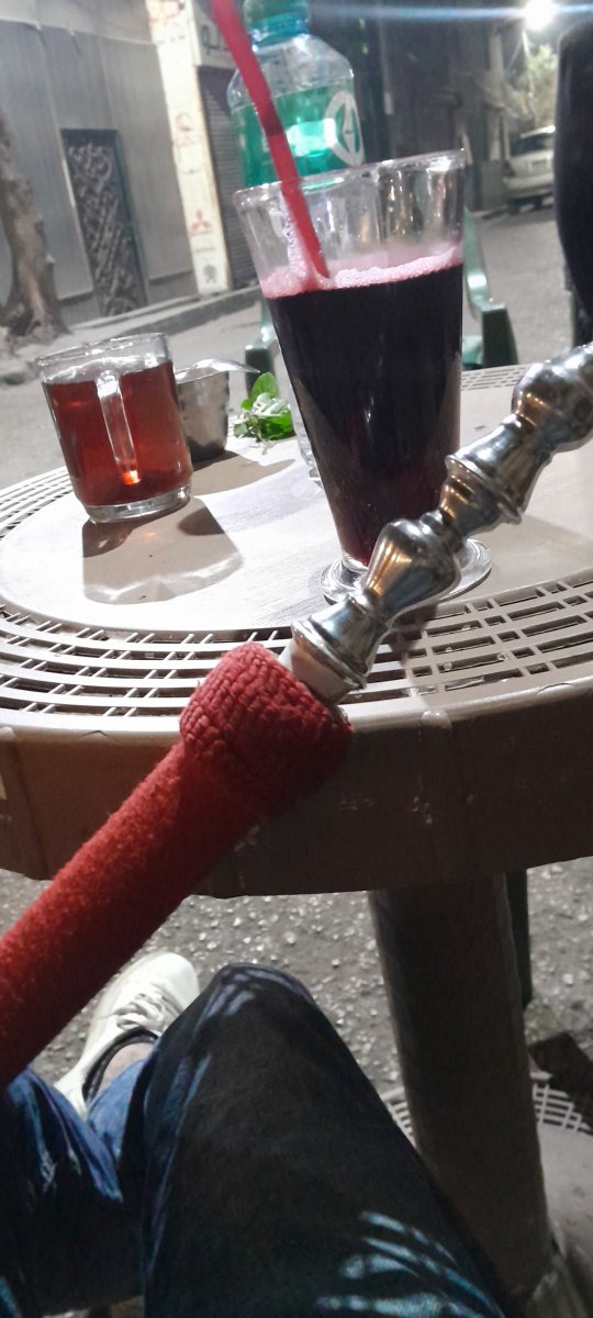 تايه ومش لاقي مكان اقعد فيه يبقى ماليش غير التكعيبة