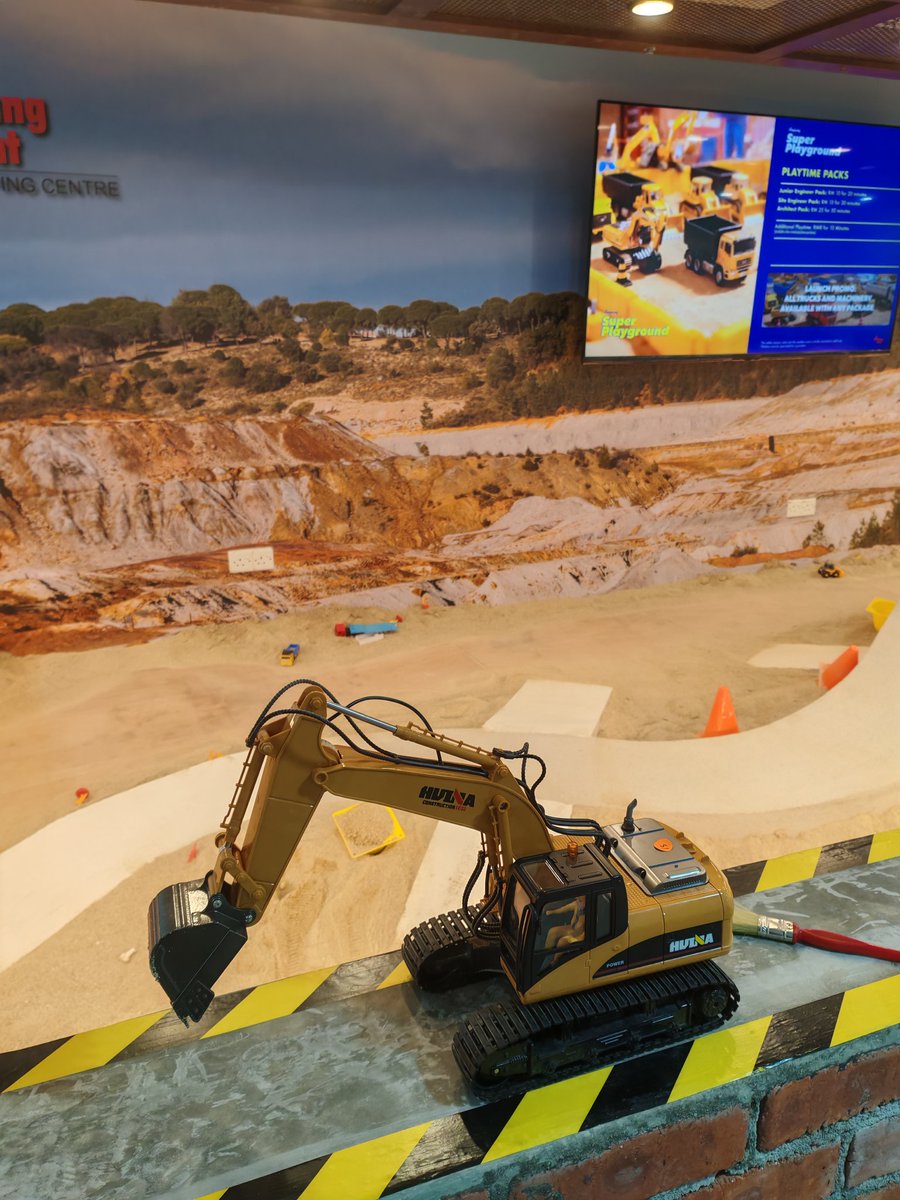 ladymissazira's tweet photo. Ampang Point now has a Super Playground where you can rent RC trucks, dump truck, digger etc and play while you eat teppanyaki rice.

Beside Taiwan House.

I'm so tempted but I have work at the office! 😂🏡♥️ https://t.co/BWqXZcJS4z