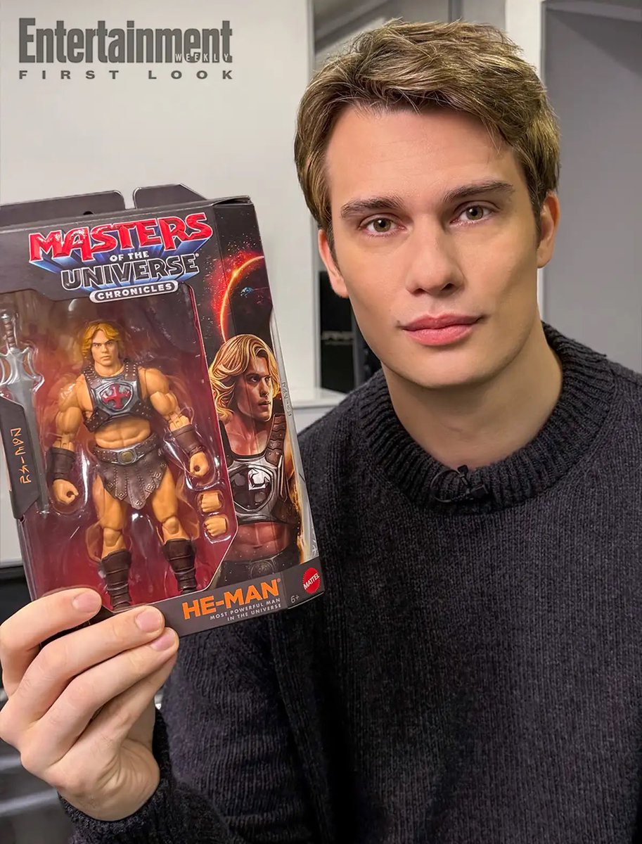 Nicholas Galitzine with his He-Man action figure for 'Masters of the Universe' movie from Mattel

via: Entertainment Weekly