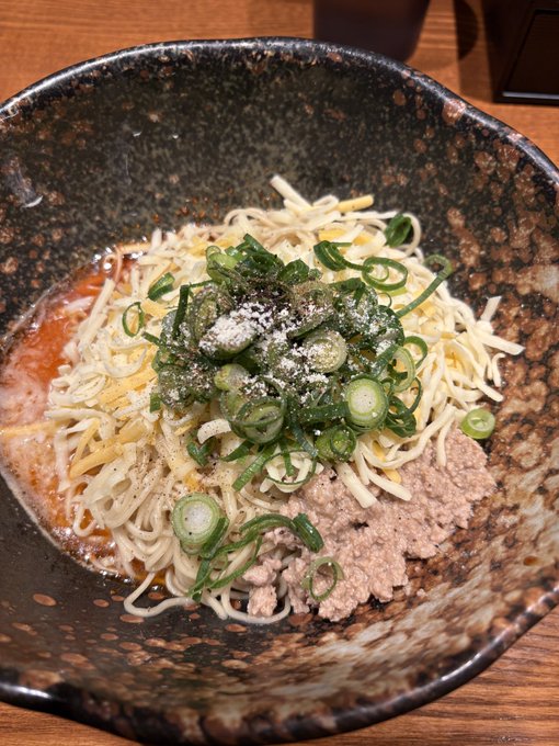 これが7000円のまぜそばです。
(クライアントに誘われて一緒に食べてそのまま2人でジャグラー行って6000円無くなりました) 