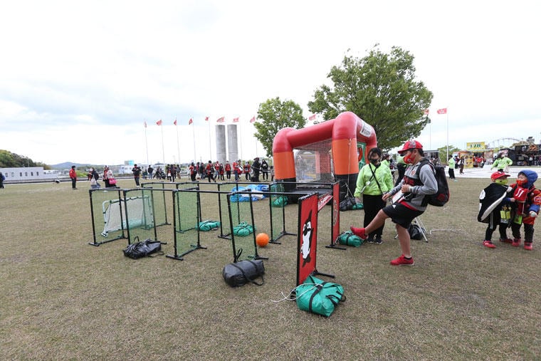 nge_official's tweet image. ／
2/8(日)清水戦 サッカーパーク開催⚽️
＼

豊田スタジアムに3つの遊具が登場✨️

⚽️キックターゲット
⚽️トンネルサッカー
⚽️ふわふわグランパスくん

スコアに応じて選手サイン入りグッズなどをプレゼント🎁

⚠️小学生以下のお子さまが対象

詳細はこちら⏬️
x.gd/Kib83 

#grampus