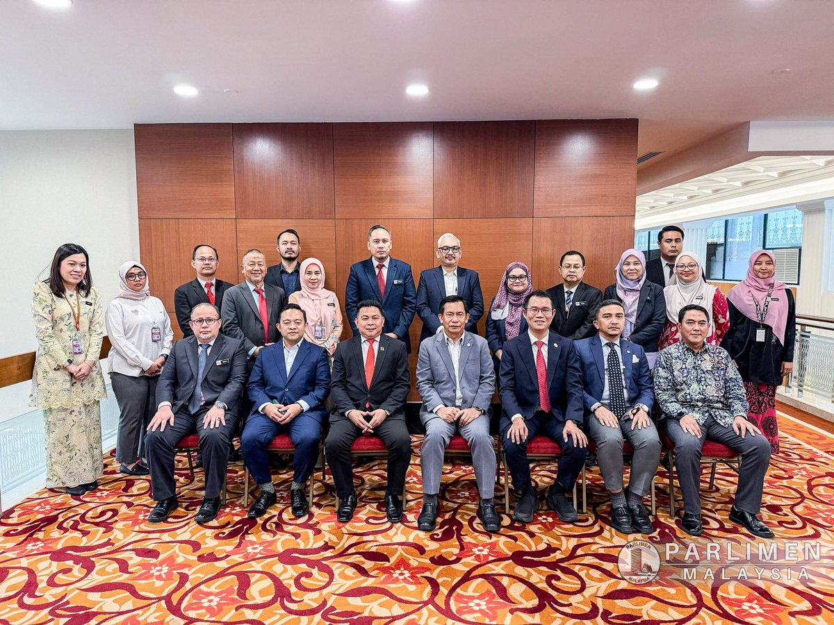 KDNPUTRAJAYA's tweet photo. Mesyuarat JK Pilihan Infrastruktur, Pengangkutan & Komunikasi Parlimen ke-15 Bil. 3/2026 diadakan sebagai persediaan pembentangan RUU RTS Link Johor Bahru–Singapura 2026, bagi membentuk kerangka perundangan operasi rentas sempadan yang lebih kukuh.
#ParlimenMalaysia #RTSLink https://t.co/nFagVZYLSy