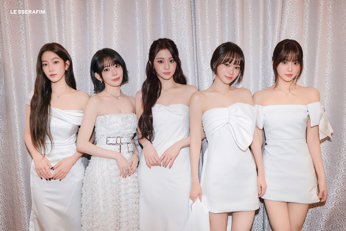 le_sserafim's tweet image. LE SSERAFIM '2025 연말 가요 무대' Photo Sketch 
(weverse.io/lesserafim/med…) 

#LE_SSERAFIM #르세라핌