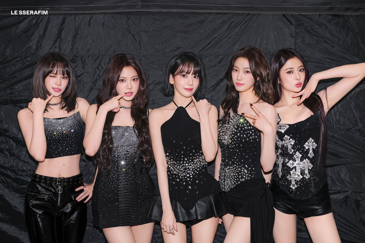 le_sserafim's tweet image. LE SSERAFIM '2025 연말 가요 무대' Photo Sketch 
(weverse.io/lesserafim/med…) 

#LE_SSERAFIM #르세라핌