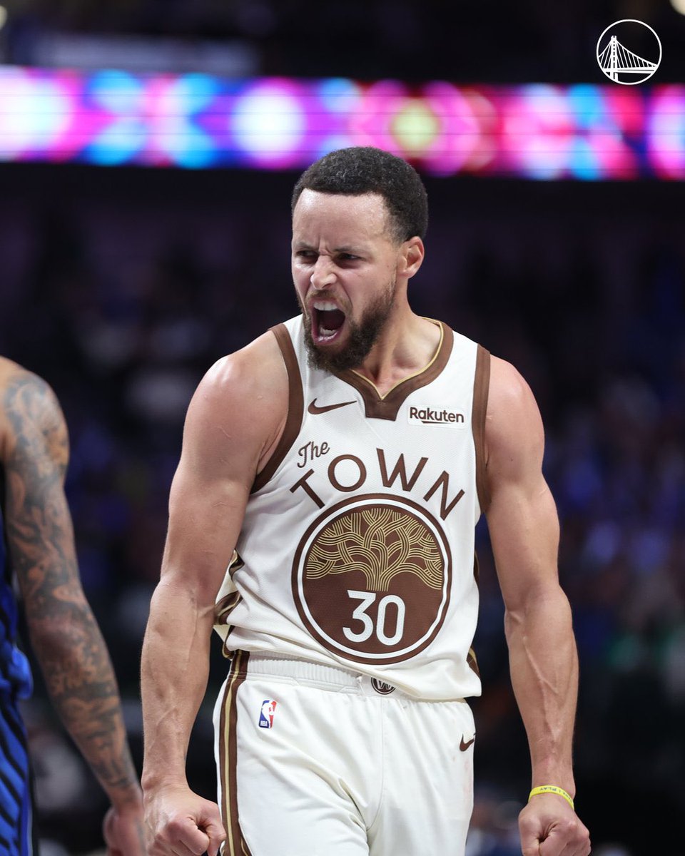 GoIdenState's tweet image. Steph Curry is less than 2,000 points away from being top 10 all-time in scoring 👀