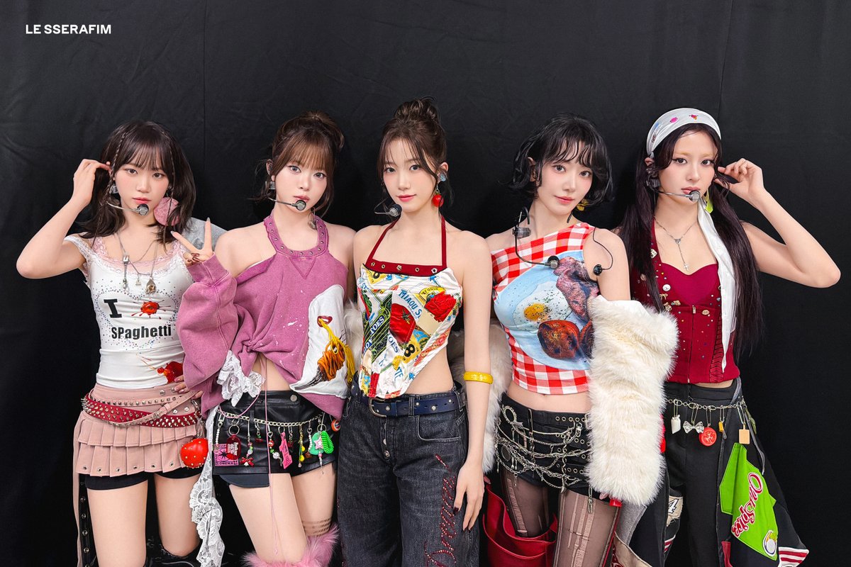 le_sserafim's tweet image. LE SSERAFIM '2025 연말 가요 무대' Photo Sketch 
(weverse.io/lesserafim/med…) 

#LE_SSERAFIM #르세라핌