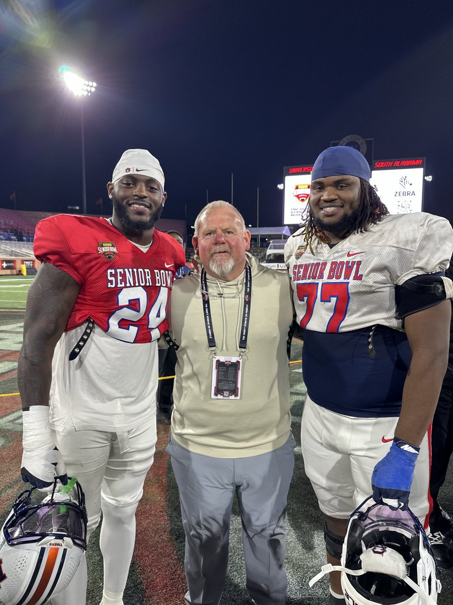 Darren Hiller tweet media