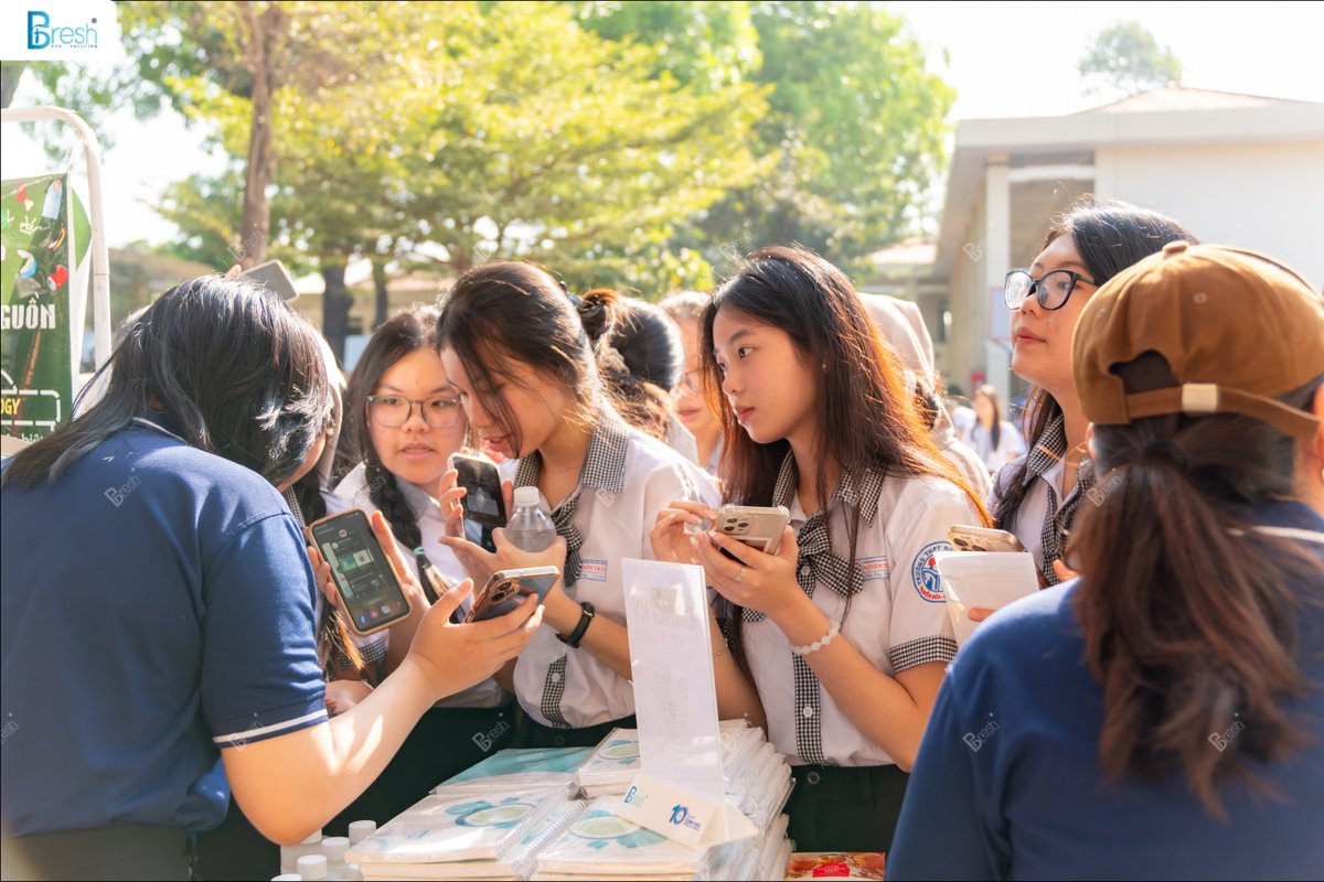 BioFix_Fresh's tweet photo. ANOTHER DAY OF PLANTING GREEN SEEDS – BIOFIX FRESH AT NGUYEN TRAI HIGH SCHOOL STEM DAY 🌱

#BioFixFresh #BiologicalEra #SustainableDevelopment #MicrobialSolution #CircularEconomy #STEMFestival https://t.co/hbidOw2i9k