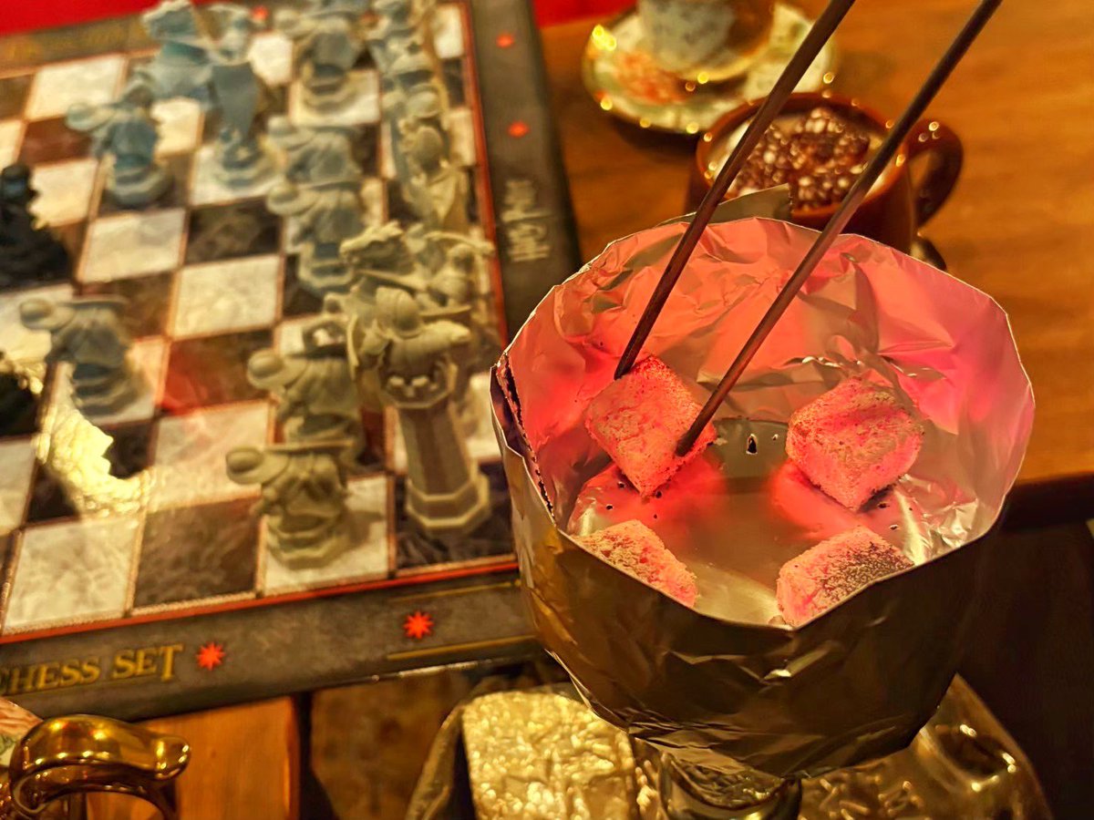 本日も24:00までオープン‼️
お待ちしております‼️

💭本格的な直置きシーシャ
💭大きなスクリーンで映画鑑賞🙆‍♀️
💭ポップコーンもあります（7種類！）
💭紙・電子タバコも喫煙🆗
💭飲食物持ち込み🆗
💭Wi-Fi 電源完備