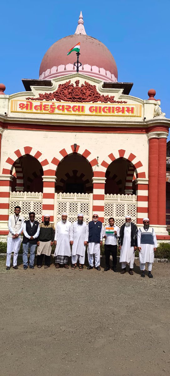 જમીઅત ઉલમા-એ-હિન્દ, ભાવનગર દ્વારા ગણતંત્ર દિવસની પ્રેરણાદાયી ઉજવણી; ‘નંદકુંવરબા બાલાશ્રમ’ના બાળકોને શૈક્ષણિક કિટનું વિતરણ.

દેશના ૭૭મા ગણતંત્ર દિવસના પવિત્ર અવસરે, ભાવનગરની સામાજિક સંસ્થા ‘જમીઅત ઉલમા-એ-હિન્દ, ભાવનગર’ દ્વારા એક માનવીય અને પ્રેરણાદાયી કાર્યક્રમનું આયોજન કરવામાં