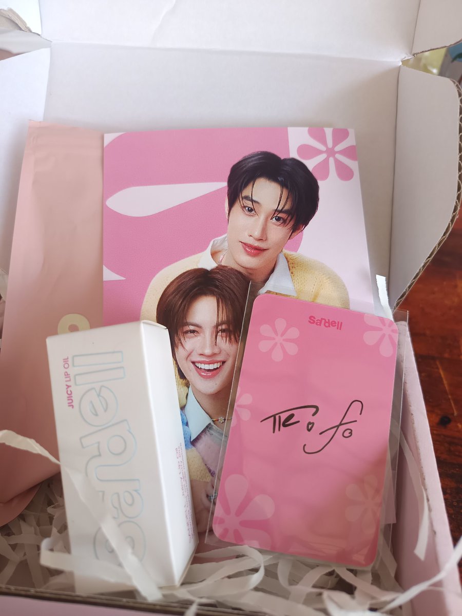 🤔แต่กด01 ได้07มาน่ะสิมาพร้อมลายเซ็นด้วย
สั่งครั้งแรกก็ประเดิมเลยจร๊ ได้ลายเซ็นเฉย💚🩷☺️☺️ 

#TleFisrtone
#SandellxTleFirstOne
#Sandell