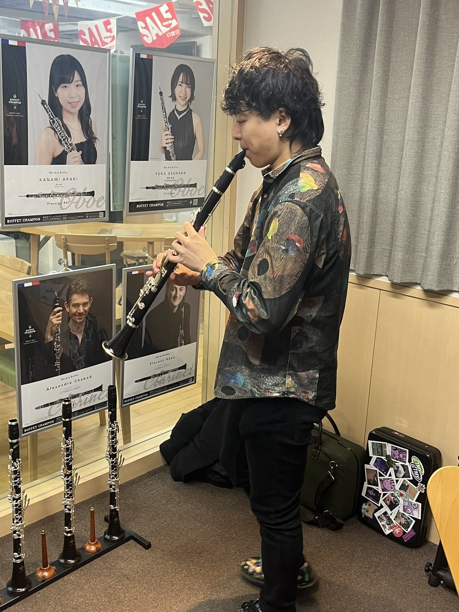 S_takuto85's tweet photo. 昨日は石田理雄くんがフランスから一時帰国してたので、
昼に牛丼食って
DACで遊んで
ガストで茶をしばいて
三界先生のご自宅でフランス帰りの音を聞いて
そのまま飲み屋で4時まで呑むなどしましたとさ https://t.co/gceyvmDRkV
