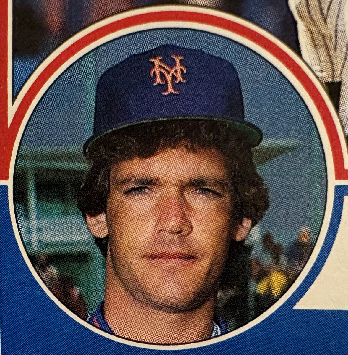 DolansBBallLife's tweet photo. NEIL ALLEN—1983 Topps close-up 💙🧡 #NeilAllen #Mets #LGM @NeilAllenFan https://t.co/x6qEGUhUSv