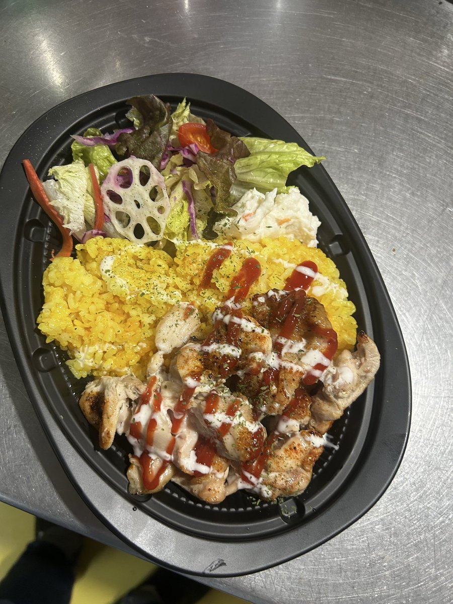 GREENCAFE1101's tweet photo. チキンオーバーライス！
ジャンクでポップな味わい！
#北見 https://t.co/hw9z5rVmzg