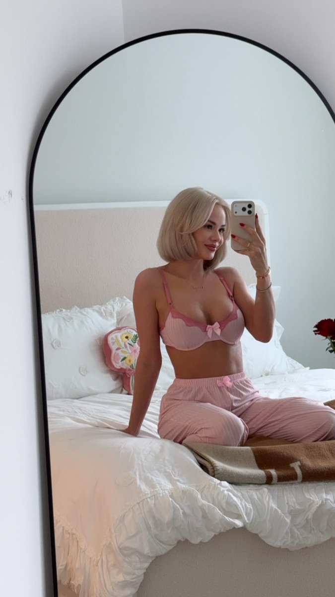 Sapphire Howel0 tweet media