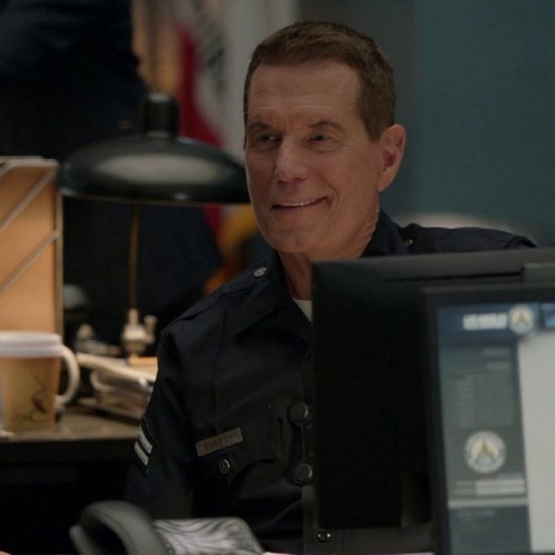 Smitty is going to be the flower dude at the #Chenford wedding.

#TheRookie