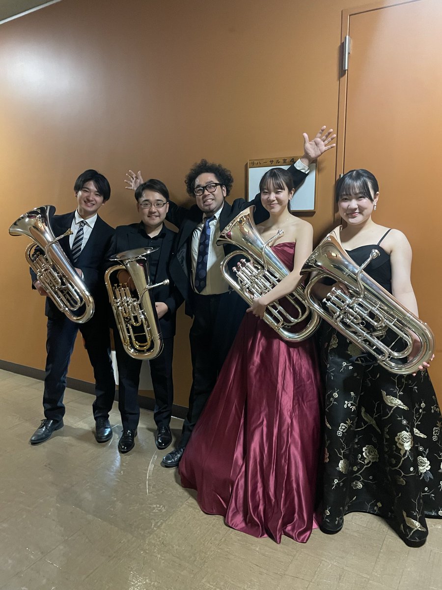 先日、今年も四年生頑張りました。
後輩たちはどういう風に卒業試験の舞台に立ちたいか、考えるキッカケももらったかな。

1〜3年生は再来週。あと昨日で最後のレッスンが終わりましたのであとは自分で頑張るのみ！最後までがんばれ！