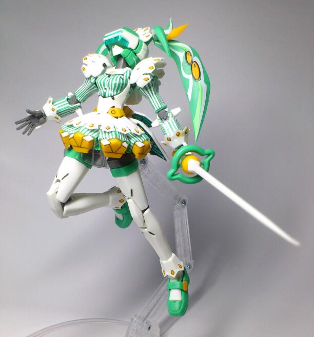 ハセガワのフェイ・イェンが再販されますが。
昨今の美プラの感覚では作れないというのを覚悟してご購入を。

これは僕がデカールと部分塗装で作ったものですがとても大変でした。
なおかつ接続ピンも頼りない細さだったり関節保持力も弱かったりします。
ブンドドに向いたキットではありません。 