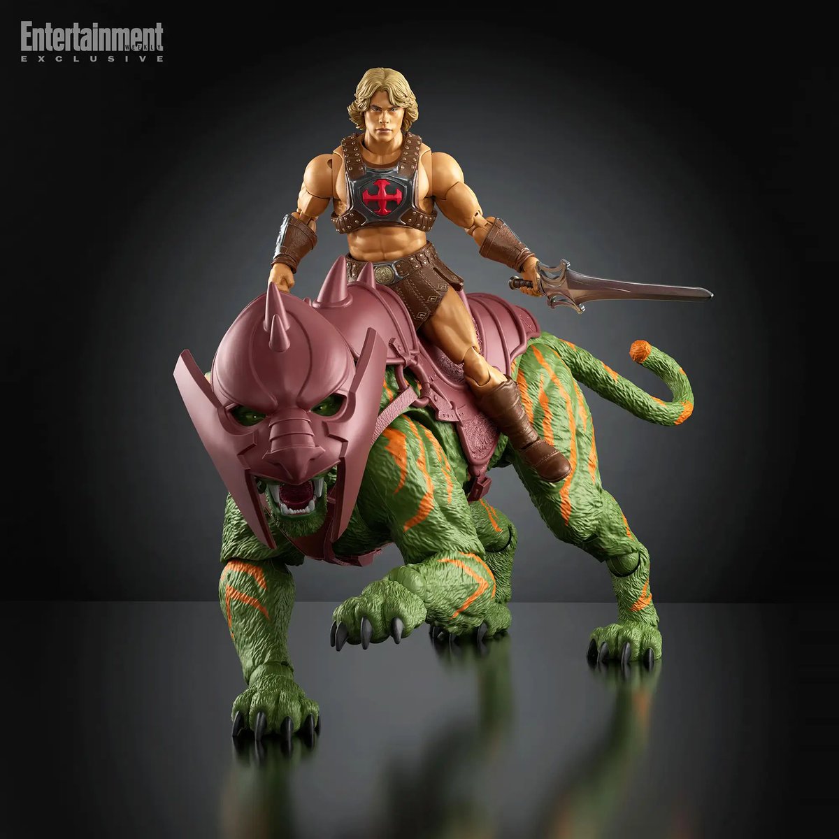 Exclusive first look at Nicholas Galitzine with his He-Man action figure from Masters of the Universe. 🗡️💪🏽

Source: entertainmentweekly

#mastersmovie #motumovie #heman #motu #NicholasGalitzine