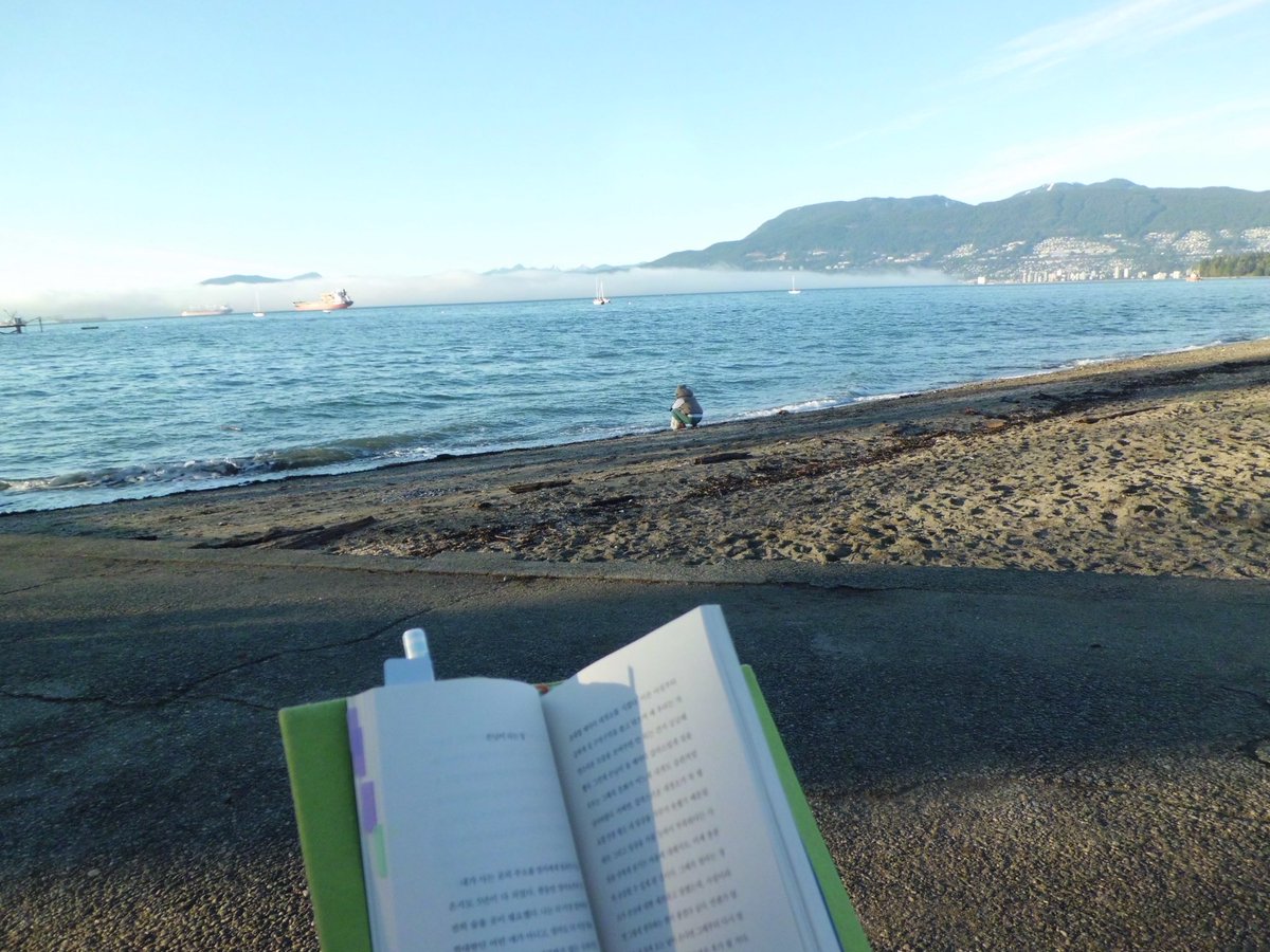 겨울에 바다에서 독서하는 걸 디카로 기록하기
이거 완전 내가 좋아하는 것들의 집합이잖아

📸카시오 엑슬림 ZS5