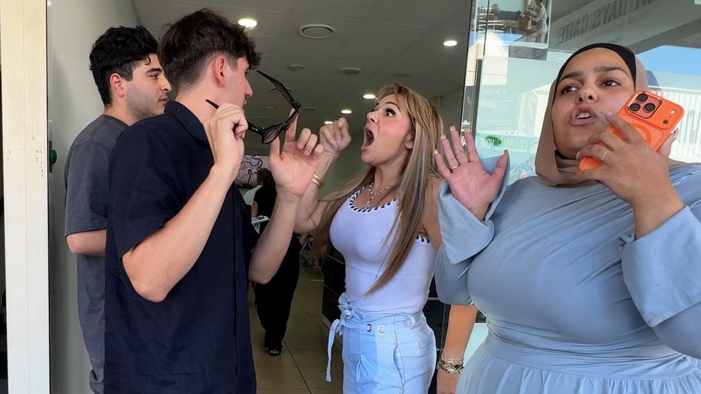 DrewPavlou's tweet image. We visited an NDIS business in West Sydney yesterday.

The owner physically assaulted us multiple times, smashed $800 worth of @PeteZogoulas's equipment, and staff screamed the word ''RETARD'' at us on camera. These guys work in disability care!

This business is operating out of…