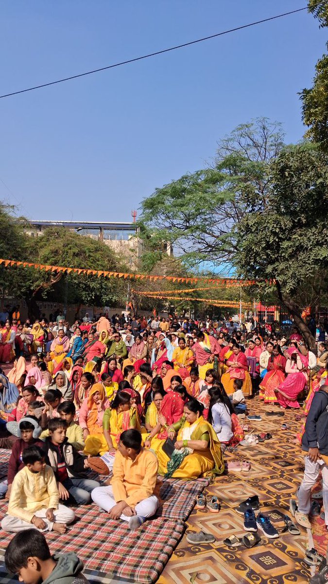 HJS_Delhi's tweet image. 'स्वबोध' और 'शत्रुबोध' जाग्रत करें!🚩
न्यू अशोक नगर #Delhi में आयोजित विराट हिन्दू सम्मेलन में @hjsdrpingale जी ने हिंदुओं को संगठित होने और अपनी गौरवशाली संस्कृति के संरक्षण का संदेश दिया।
अपनी संस्कृति बचाएं, राष्ट्र बचाएं! 🏹
@HinduJagrutiOrg #HinduUnity #HinduSammelan