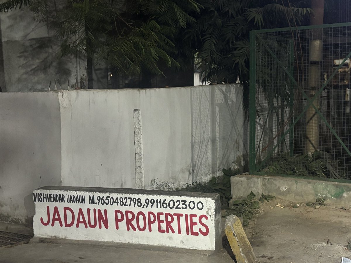 Anu_JM's tweet photo. @CeoNoida @noida_authority @dmgbnagar @PankajSinghBJP how long will you keep your eyes closed and let wrong things happen?? Defacement complaints are repeatedly raised no action, encroachments no action-why?? Incompetency or deliberate overlooking? https://t.co/1wHq0xQj7g
